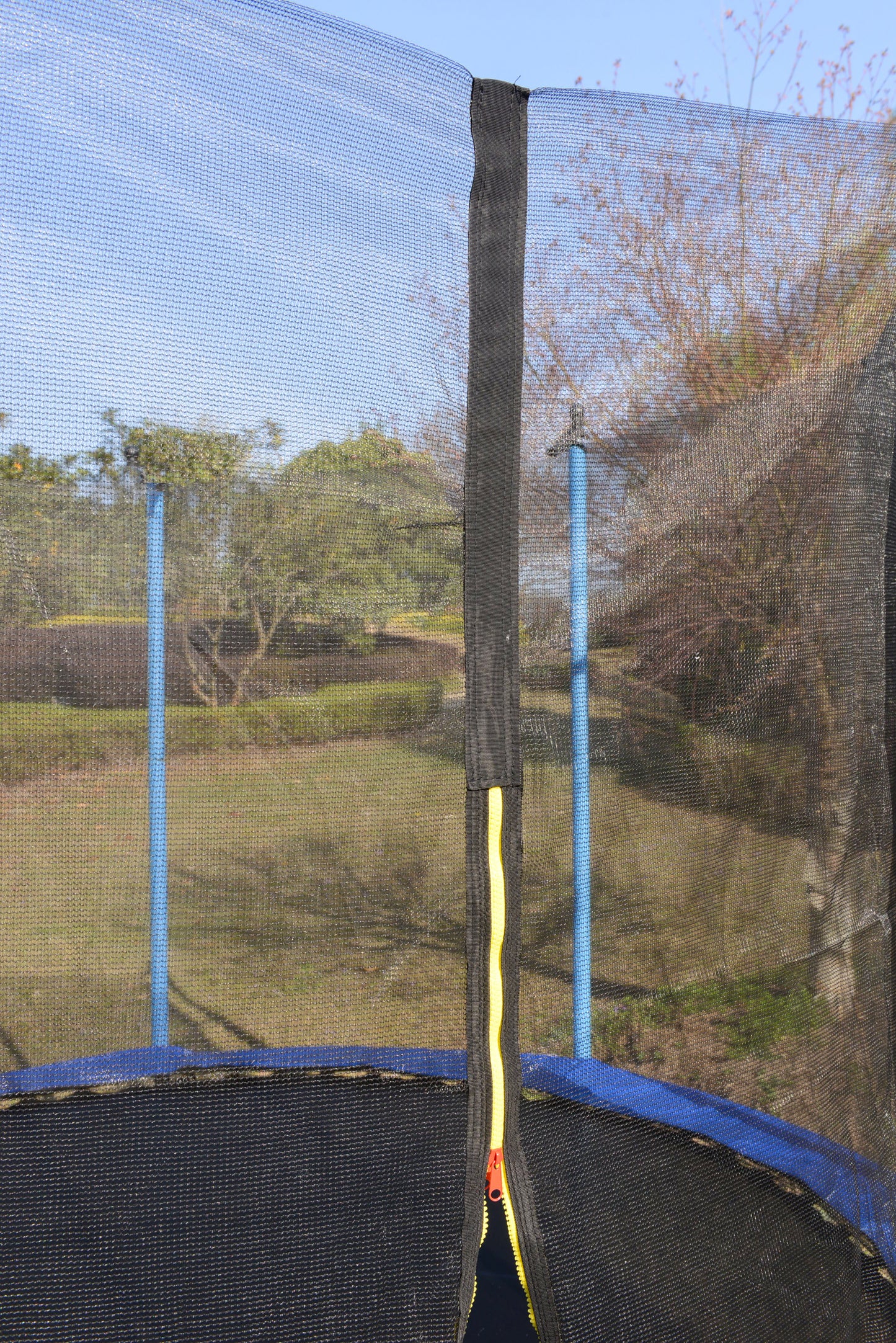 10 FT TRAMPOLINE INSIDE SAFETY NET WITH BASKETBALL HOOP